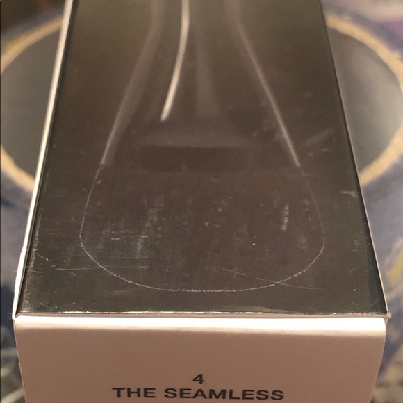 MARC JACOBS The Seamless #4 Foundation Brush, NIB - Picture 2 of 7
